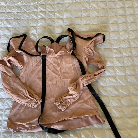 Alexis Malia pink ruffle cold shoulder top - Picture 10 of 13